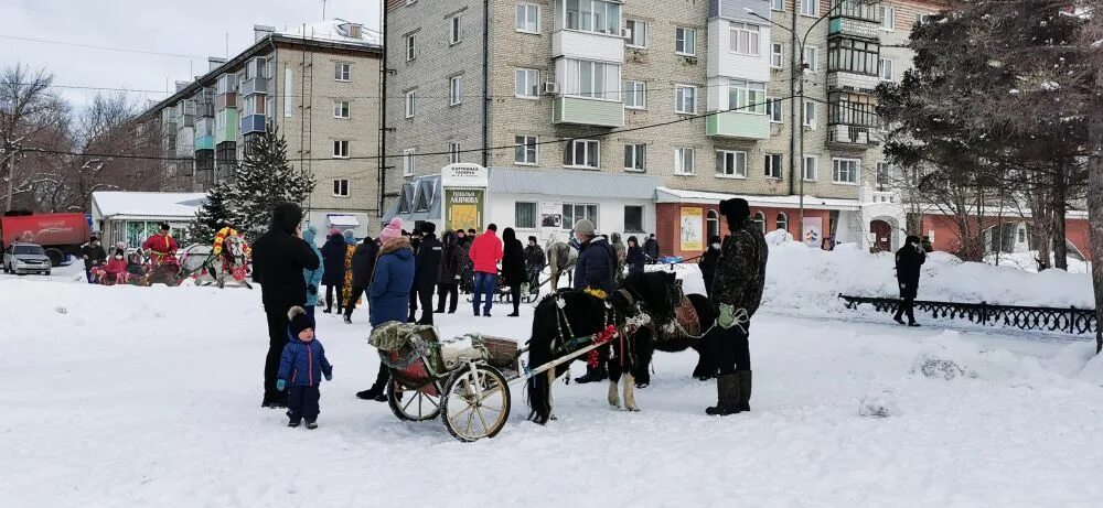 Провожаем зиму. Масленица во дворе. Проводы зимы рубцовск. Проводы зимы югорск 2019. Масленица на площади ленина в чите 2022.
