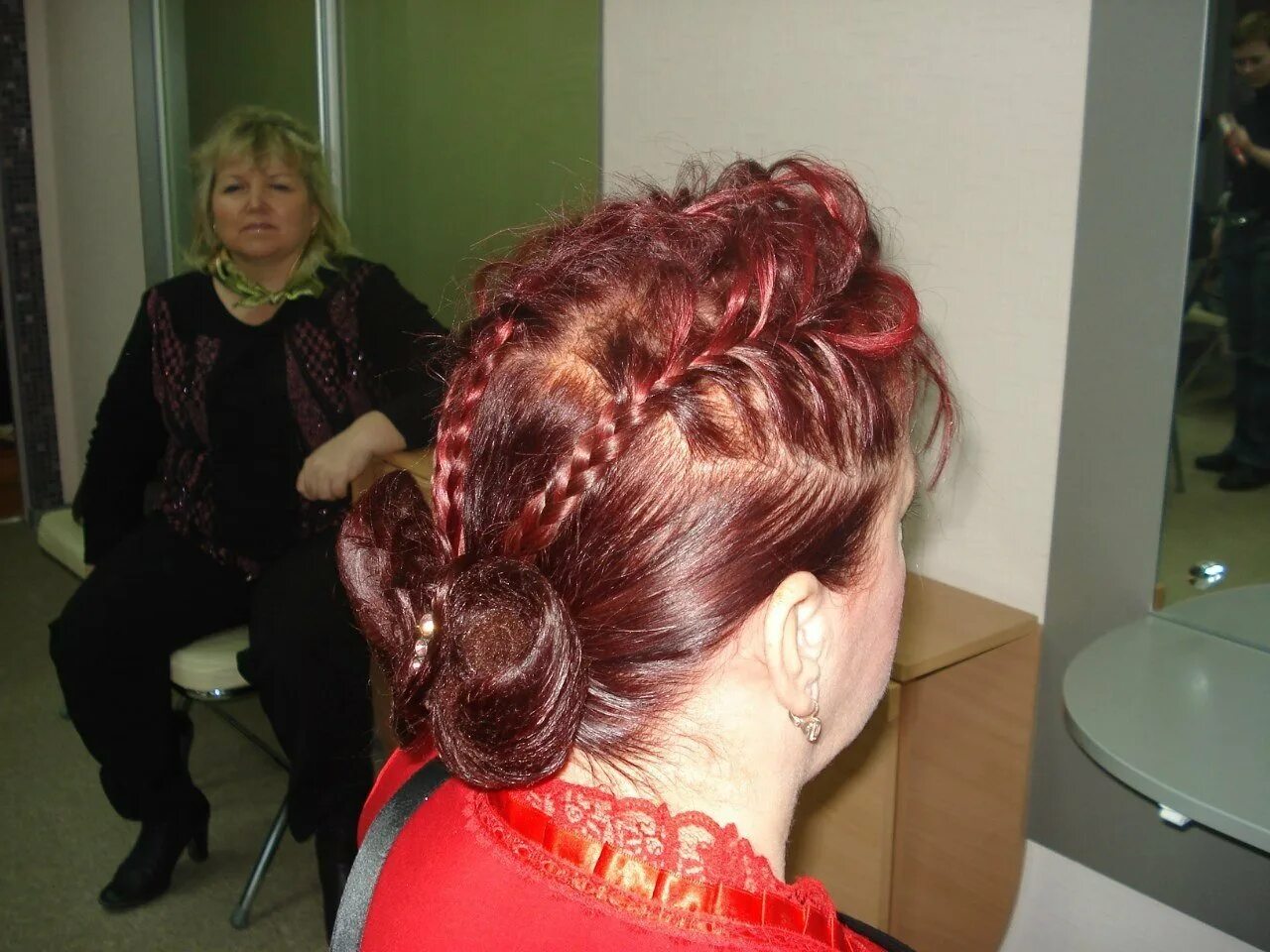 Парикмахер мещера. Курсы парикмахера в перми. Курсы парикмахера в спб. Сотрудники парикмахерской. Курсы парикмахера в перми.