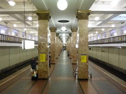 Линия метро станция комсомольская