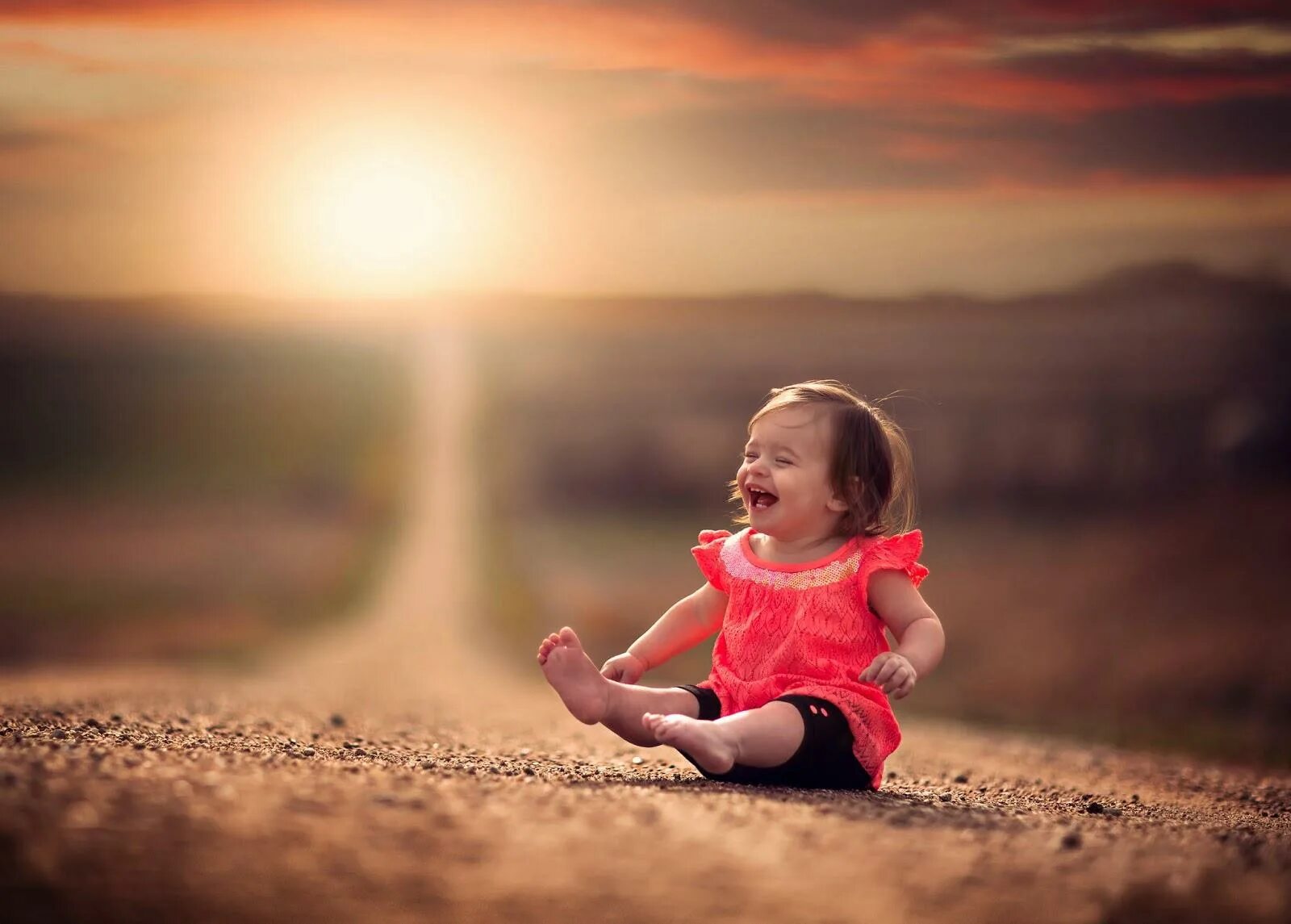 Кому улыбается жизнь. Изображение счастья. Дети смеются. Счастливый ребенок. Детям о счастье.
