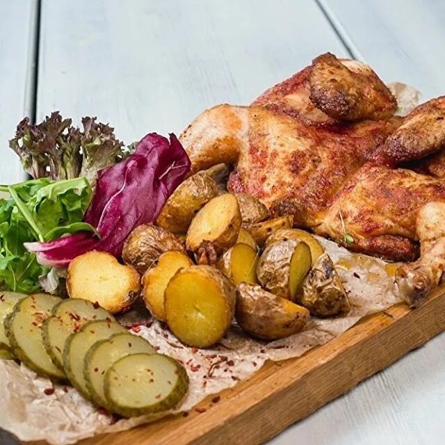 курица в духовке целиком с хрустящей корочкой с картошкой в рукаве. как приготовить цыпленка табака с картошкой. цыплёнок табака в духовке. цыплёнок табака в духовке. куриный стейк с шампиньонами в духовке.