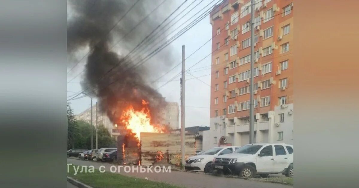 Взрыв в туле сегодня 2024. Пожар в ТЦ Сенная. Пожарный загорелся. Пожар в Туле вчера на 5 этаже.