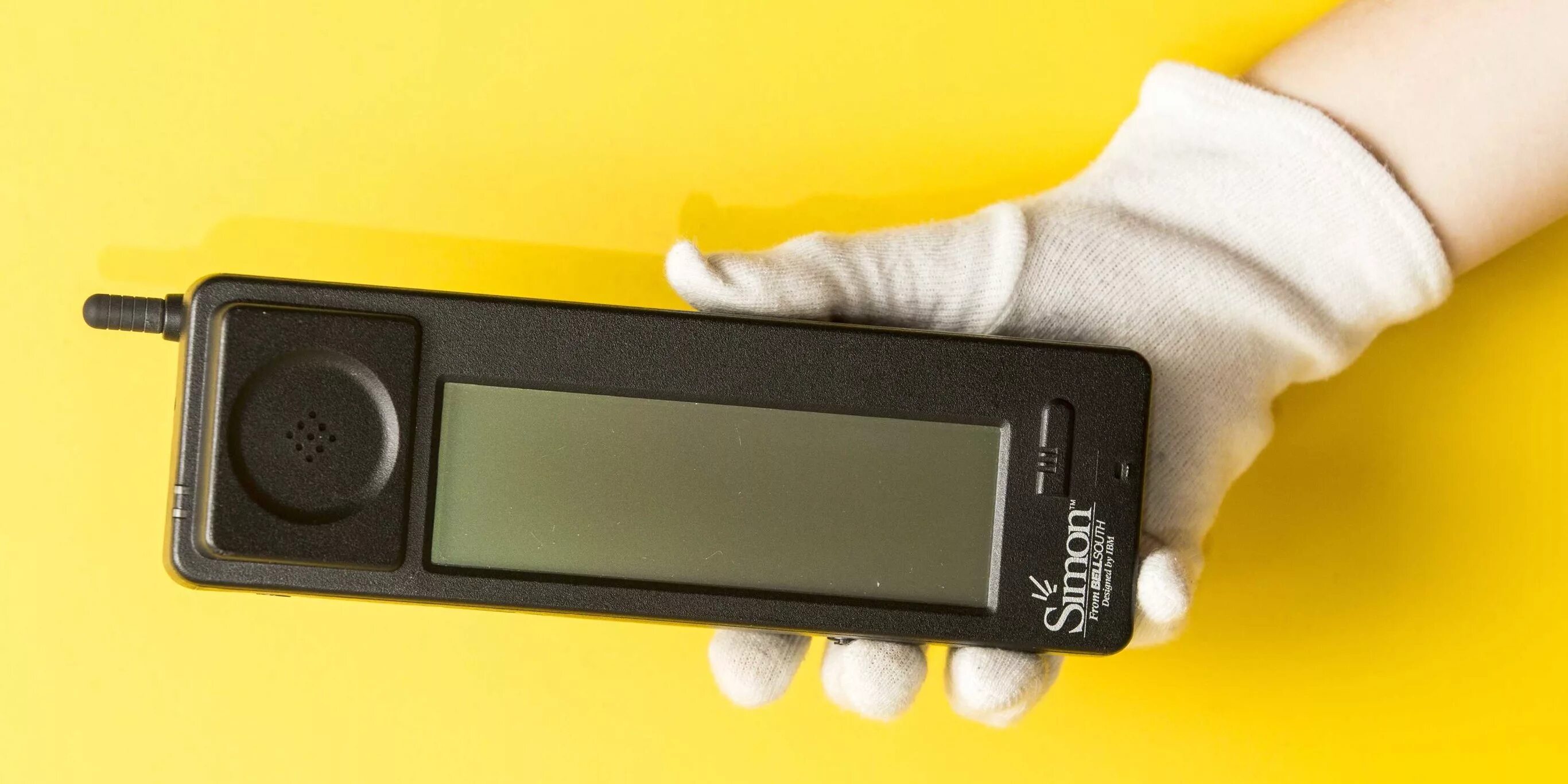 Смартфон ibm simon. Сенсорный телефон ibm simon. Первый смартфон появился в году. Ibm simon personal communicator (1993 год). Ibm simon 1994.