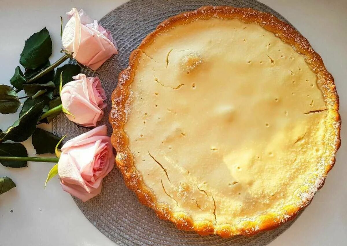 Карамельно банановый чизкейк. Чизкейк со сметаной в духовке. Пирог "сметанник". Чизкейк из творога и печенья в духовке. Чизкейк из творога в духовке.