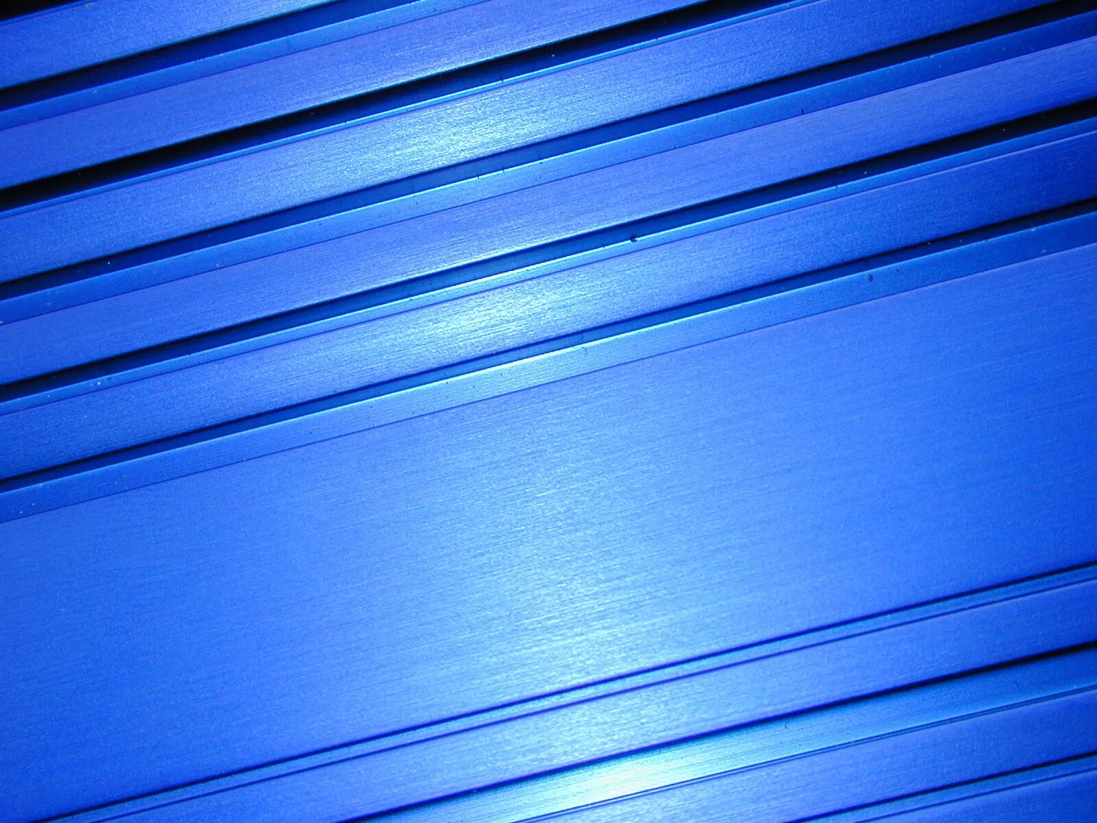 Синие пластиковые. Синий металл. Металлический синий. Металл синего цвета. Синий металлик фон.