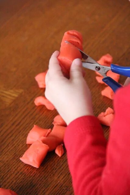 Разрезанный банан. Try to cut. Подстричь себя самой. Ножницы для стрижки. Банан с ножницами.