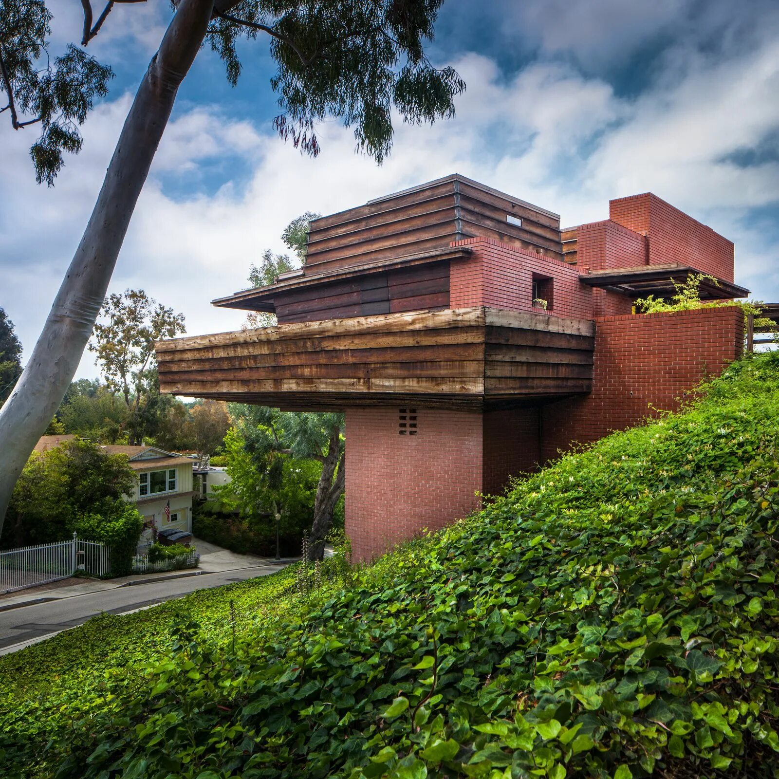 Дом фрэнка райта. Фрэнк Ллойд Райт. Фрэнк Ллойд Райт (Frank Lloyd Wright). Фрэнк Ллойд Райт органическая архитектура. Frank Lloyd Wright архитектура.