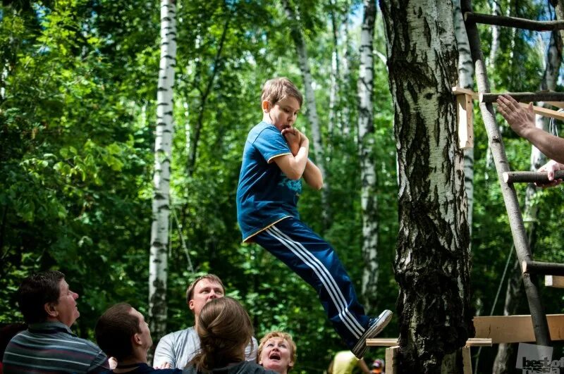 Упражнение на доверие. Практика доверия. Упражнение на доверие с падением. Падение на доверие.