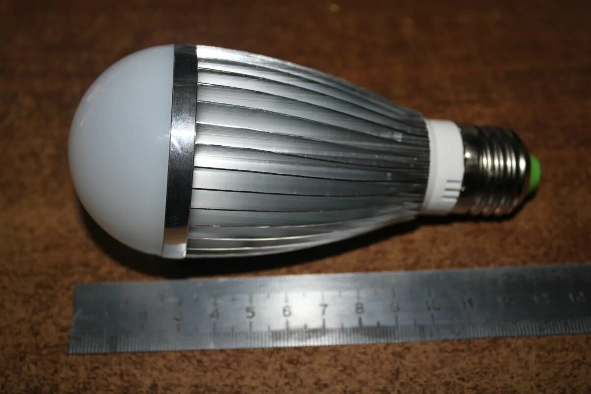 Лампа СД е27 мощность. Широко цокольные лампочки. Лампа 75 Вт аналог. Лампочка матовая широкий цоколь 60 Вт.