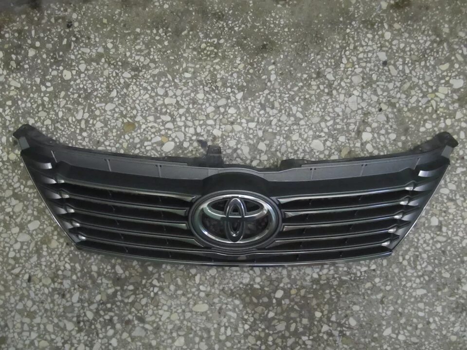 Решетка радиатора камри 50. Решетка в стиле бентли камри 50. Решетка радиатора тойота камри 50. Решетка камри v50. Решетка камри 50.