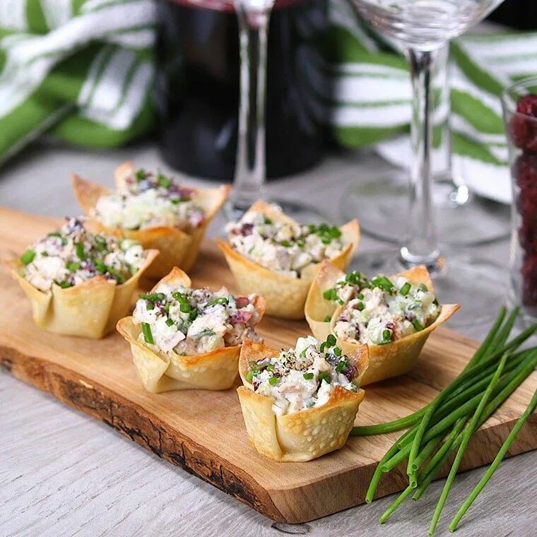 Закуски со сливочным сыром. Фингер фуд с помидорами черри. Канапешки с семгой. Закуски со сливочным сыром. Закуски со сливочным сыром.