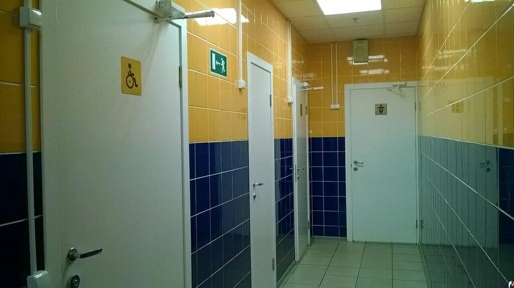 Должны ли туалеты для посетителей быть оборудованы. Туалет в гипермаркете. Санузел для персонала. Санузел для посетителей. Туалет в бизнес центре.