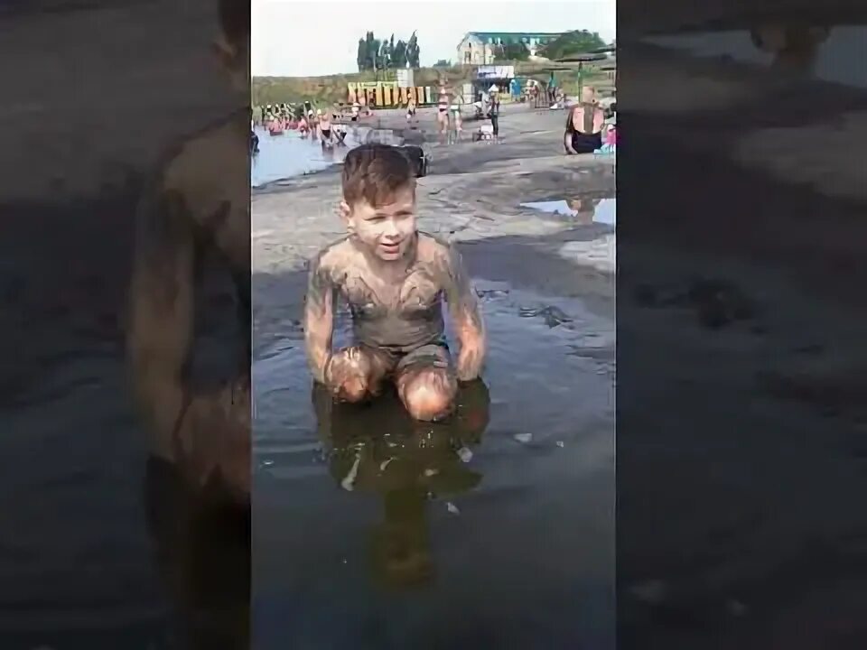 Оттуда в пляшущем свете факела поднимались. Соль Илецк грязевое озеро. Грязевые ванны соль Илецк. Толя смотрел в озеро. Грязевые озера соль Илецк мальчик.