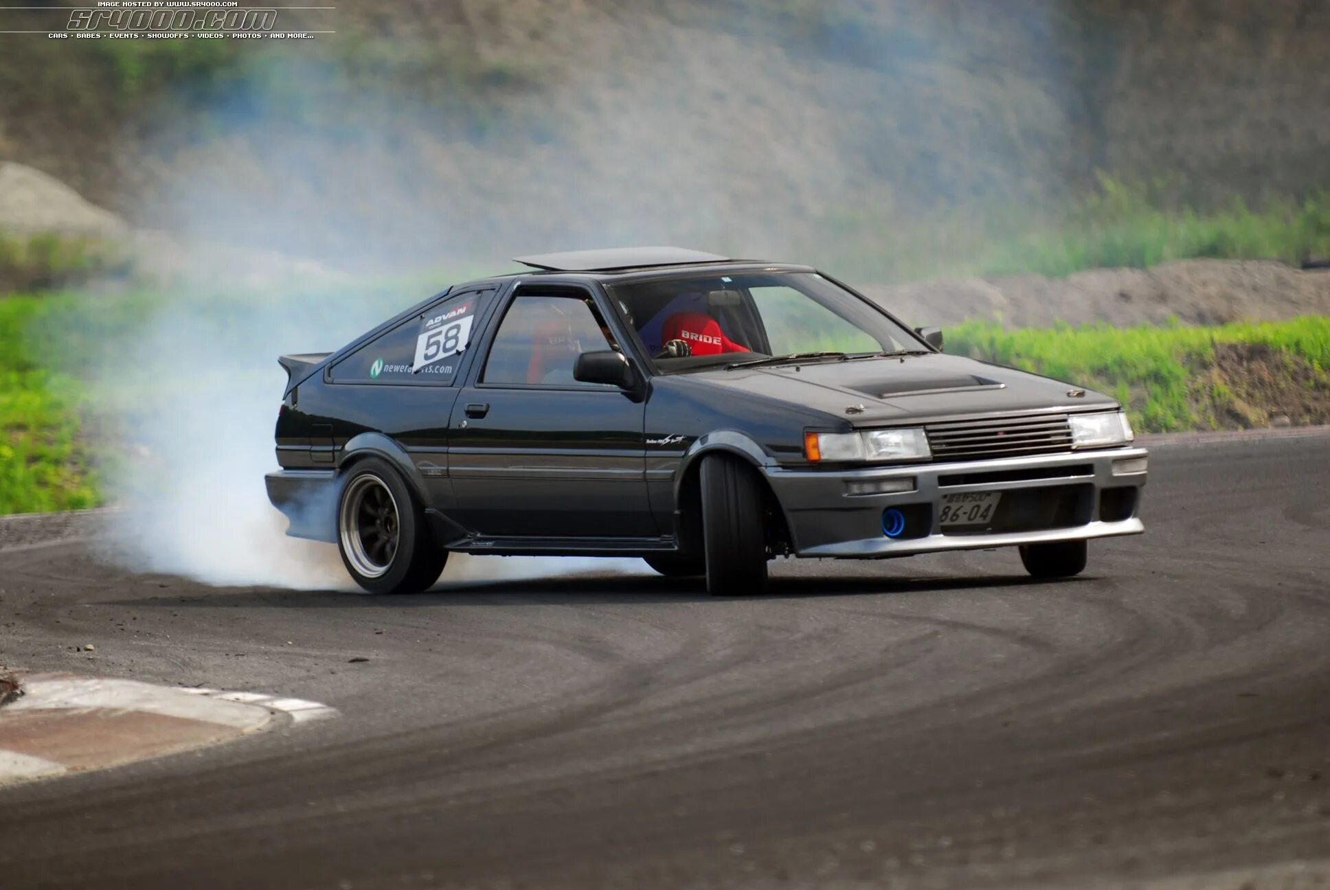 Ae86 drift. Toyota corolla ae86. toyota corolla ae86 дрифт. тойота ае 86 дрифт. toyota corolla levin ae86.