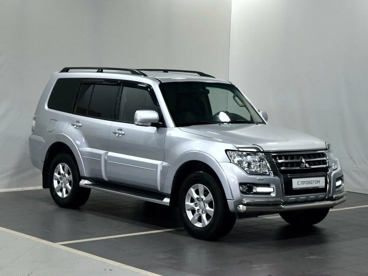 Mitsubishi pajero 2015. Mitsubishi Pajero 4. Mitsubishi Pajero IV Рестайлинг 2 серебристый. Митсубиси Паджеро 4 серебристый. Митсубиси Паджеро 2015.