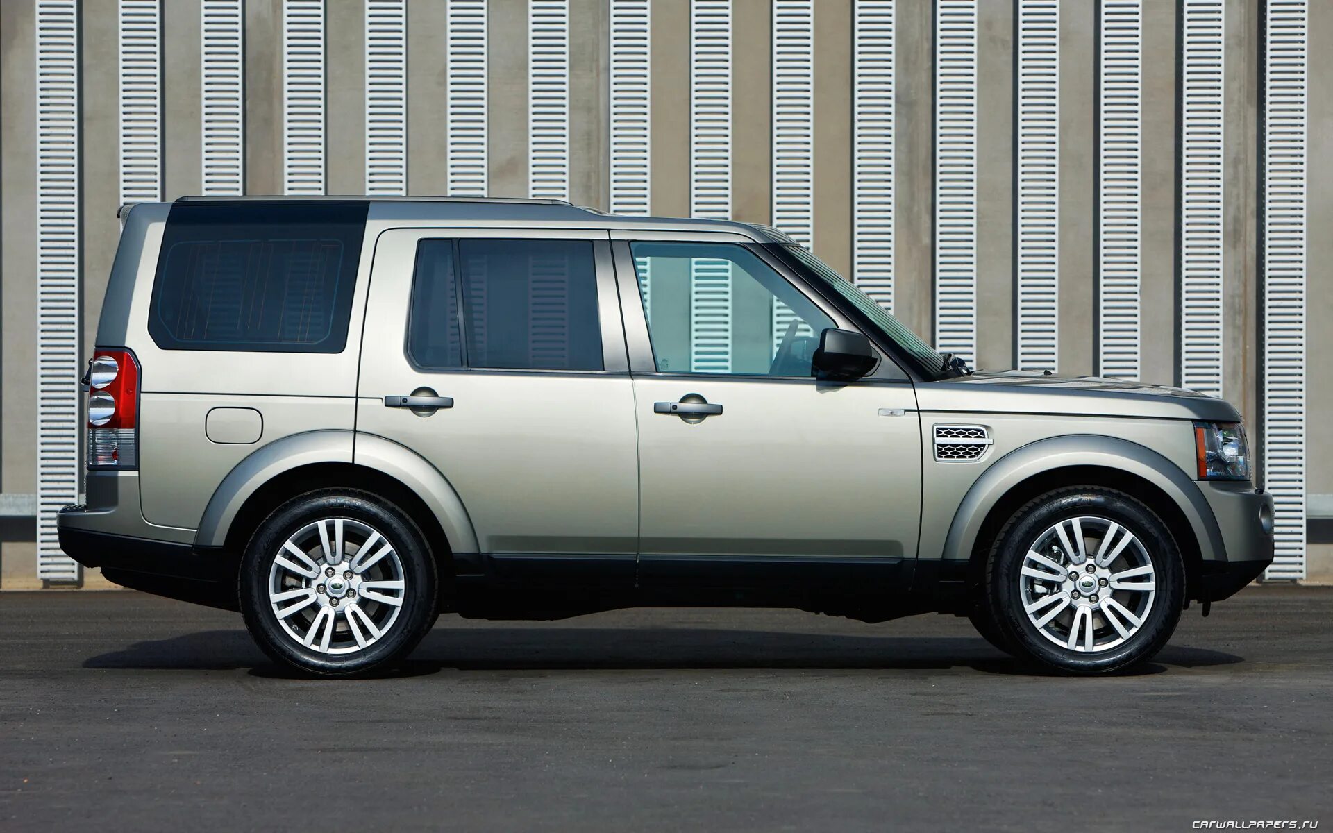 Land rover discovery 2010. ленд ровер дискавери 4. с. ленд ровер дискавери 2010 года. дискавери 110 2010.
