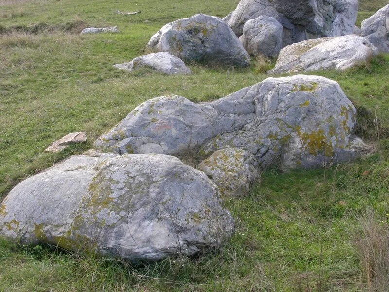 агат белый галтовка. каменный голубь. голуби из бронзы. голубой лазурный камень. фигурка «голуби».