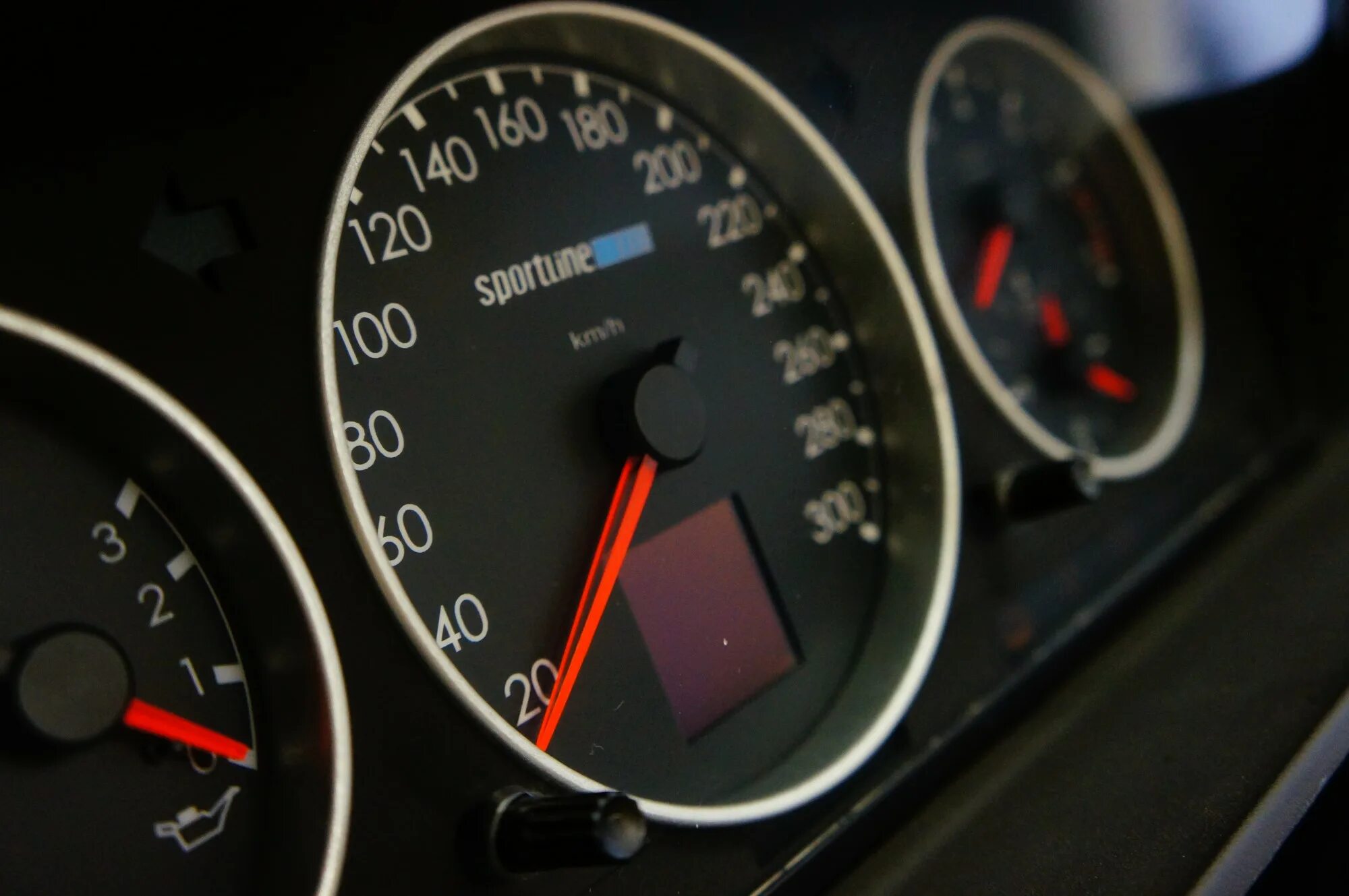 контрольно измерительные приборы машин. контрольно-измерительные приборы автомобиля на приборной панели. контрольно измерительные приборы машин. спидометр автомобиля. контрольно-измерительные приборы автомобиля nissan avenir.