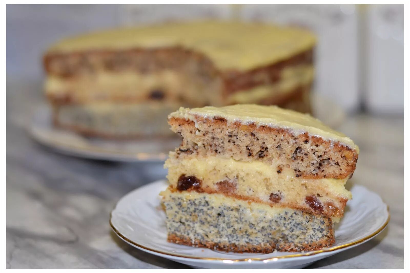 трехслойный торт. торт трехслойный дамский каприз. торт мак орехи. королевский торт с изюмом маком и грецкими орехами. торт с изюмом маком и грецким орехом.