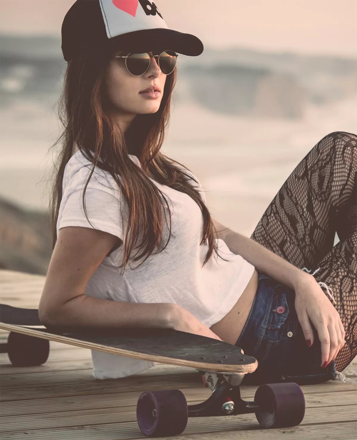 Авы для девушек 2024. Нарисованная девушка в очках. Девушка в очках. Bad girls. Авы для девушек 2024.