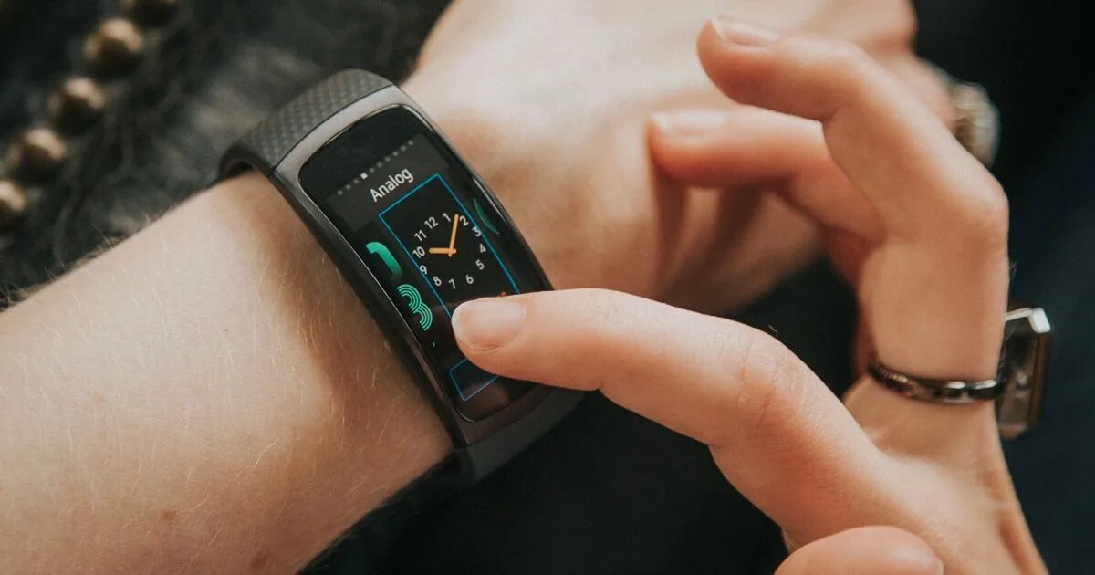 Xiaomi mi band samsung health. Фитнес браслет band 3. Xiaomi samsung band. Царапины ми бэнд. Samsung galaxy fit 3.