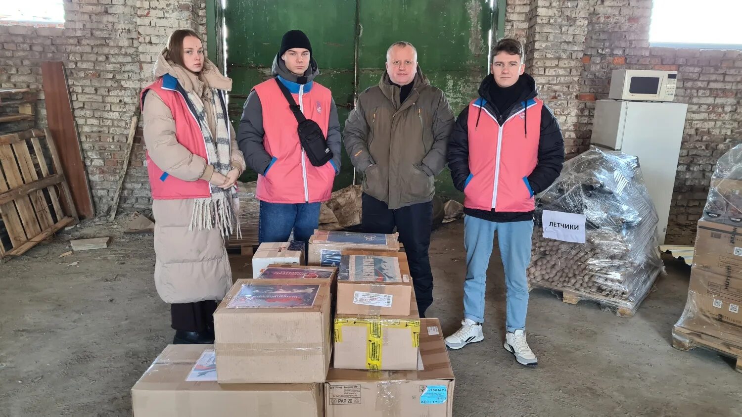 Господдержка участникам сво. Сбор гуманитарной помощи. Сбор гуманитарной помощи сво. Добрая почта акция. Контейнеры добро в Пензе.