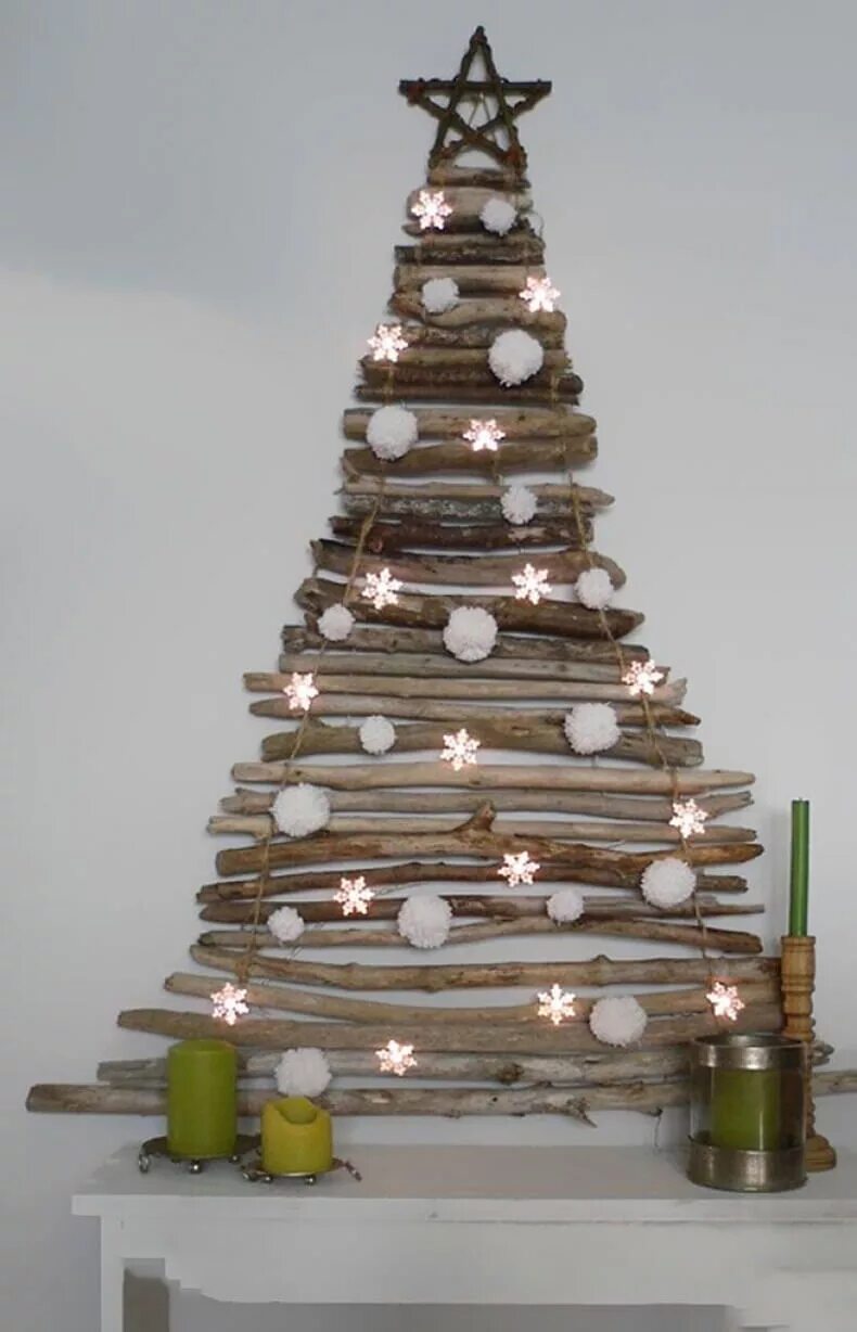 Необычные новогодние елки. Елка из необычных материалов. Елка из подручных материалов. Необычные елки. Елка из подробных материалов.