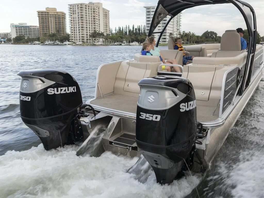 Лодка сузуки. Suzuki df 350. лодочный мотор сузуки 350 л.с. suzuki 350 лодочный мотор. ямаха 350 лодочный мотор.
