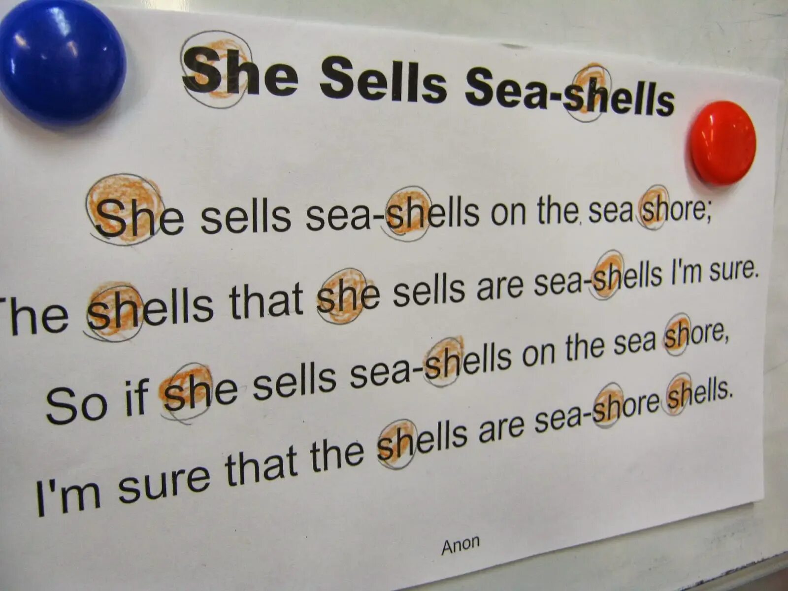 Sells seashells. Скороговорки на английском языке she sells Seashells. Скороговорка she sells. Seashells скороговорка. Скороговорка на английском she sells.