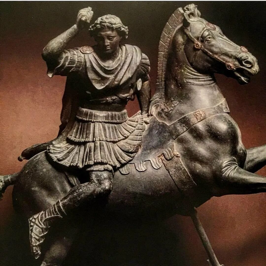 Вазоваяние древняя греция животные. Буцефал конь александра македонского. Всадник скульптура рим. Греция коне. Александр македонский конь буцефал.