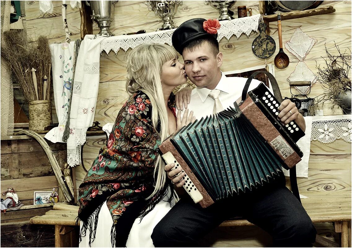деревенский баянист. семин гармонист золотое кольцо. расскажи ей гармонь. василий иванович лихтин баянист. гармонист с девушкой.