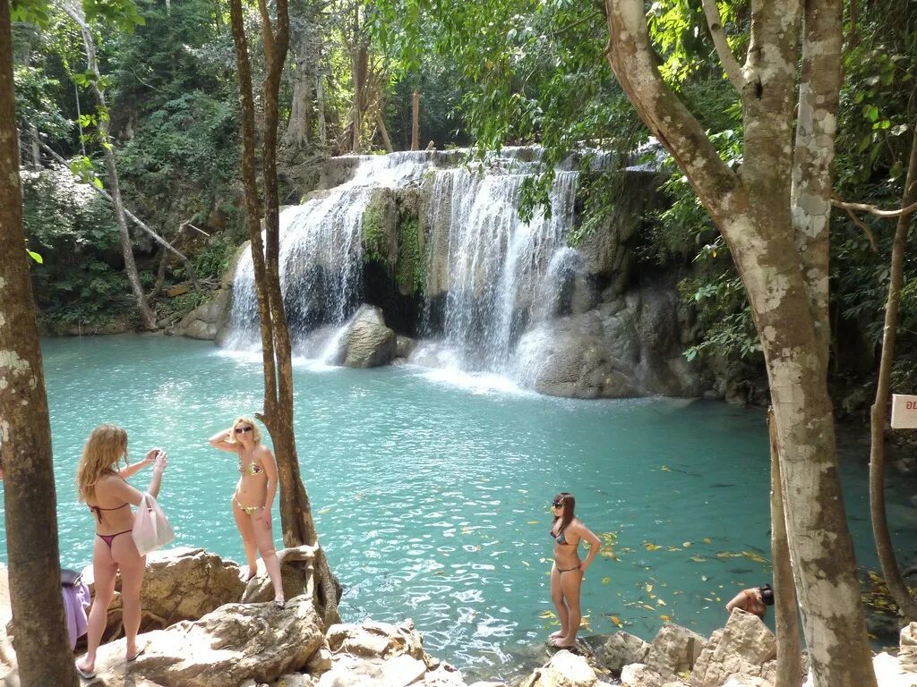 Паттайя можно купаться. Канчанабури Таиланд водопад. Водопад Эраван в Тайланде. Река Квай Эраван. Водопады Тайланда река Квай.