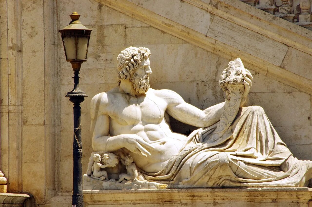 Статуя октавиана августа. Октавиан август древний рим скульптура. Древний рим статуи. Юпитер капитолийский статуя. Скульптуры древнего рима периода принципата.