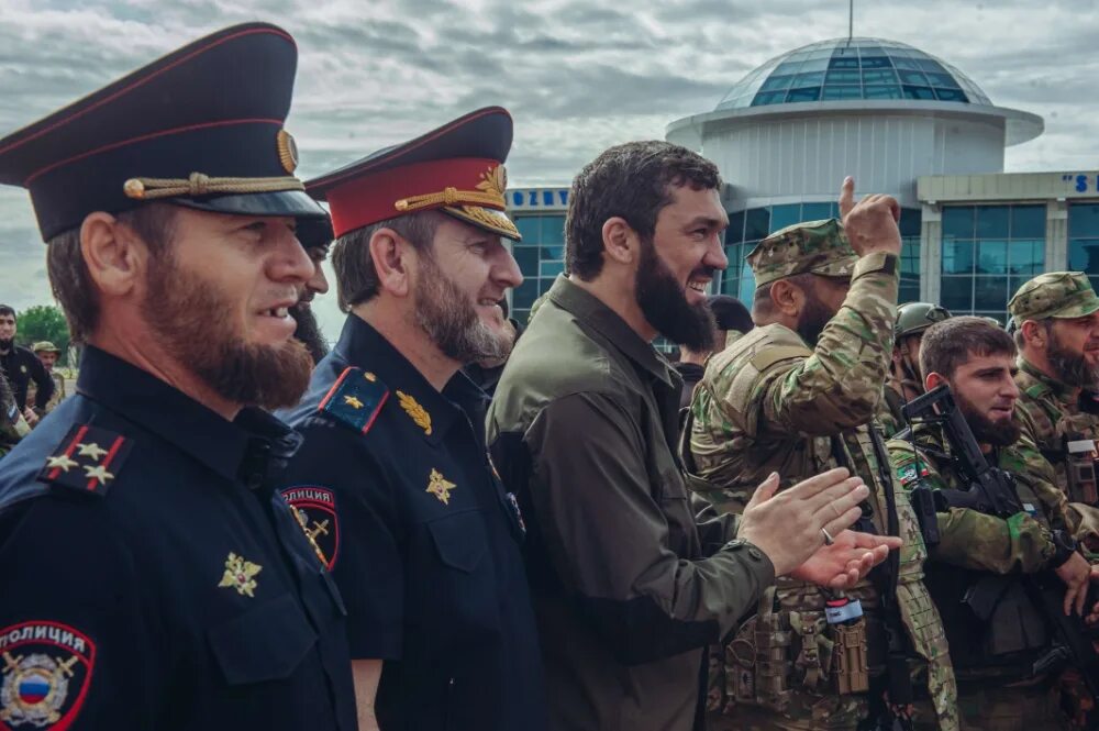 Восток ахмат видео. Ахмат восток батальон. батальон запад ахмат. ахмат сила грозный. ахмат на донбассе.