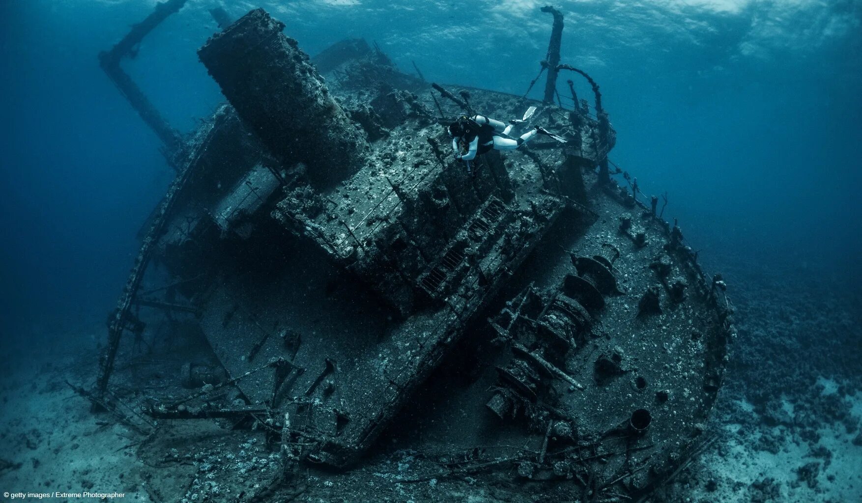Затонувшие корабли на дне моря. Корабль SS Thistlegorm, красное море. SS Thistlegorm затонувший британский. Линкоры «Вэлиант» затонувший. Тистельгорм затонувший корабль.