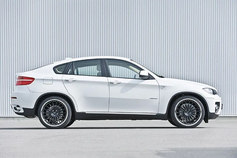 BMW x6 e72 3.5. BMW x6 сбоку. BMW x6 e71 белый. BMW x6 e71 сбоку.