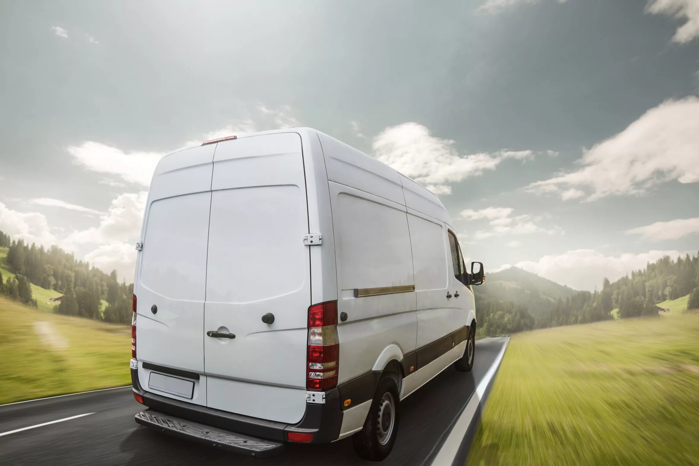 Ford transit 2020 грузовой. Ford transit 2006-2013. Фургон быстро едет. Форд transit 2019. Loomis.