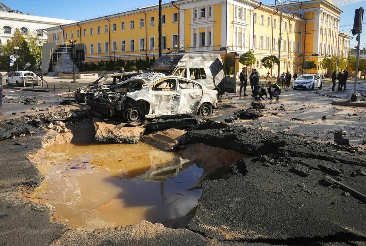 10 11 12 октября. Разрушенные здания в Киеве. Украина после войны.