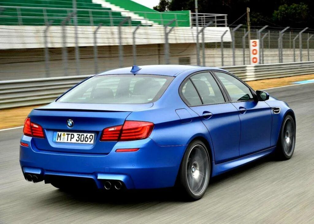 Bmw m5 f10. Bmw 5 f10 м пакет. Бмв 5 ф10. Bmw 535i f10. Бмв м5 ф10.