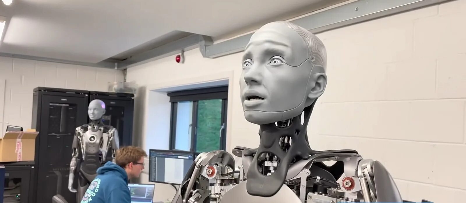 Робот-гуманоид Ameca. Робот Амека человекоподобный. Робот гуманоид Ameca человекоподобный. Человекоподобные роботы 2022. Обычного человека сделают роботом