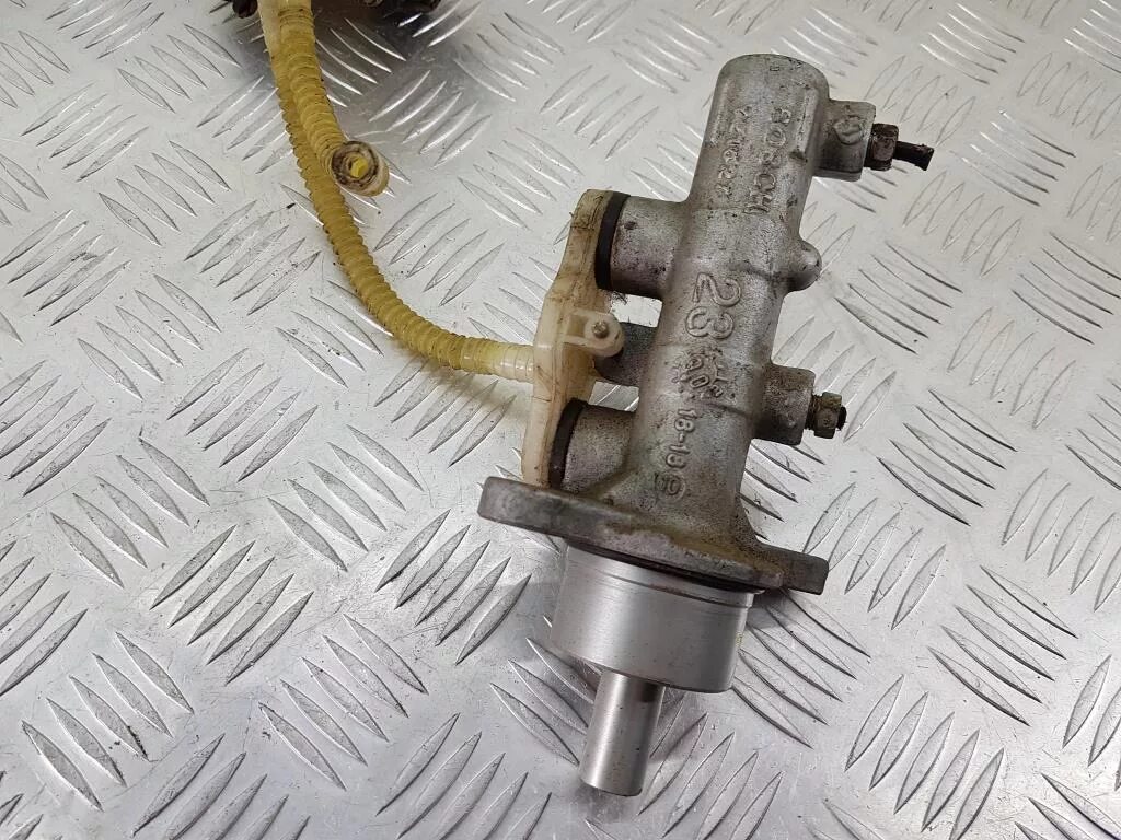 Тормозной цилиндр опель вектра дизель. Бачок тормозной жидкости suzuki grand vitara 2006. Опель мерива главный тормозной цилиндр. Бачок главный тормозной цилиндр опель 1,6. 3е.