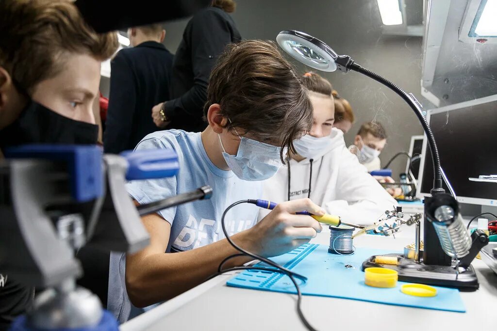 Кванториум ухта. Робомастер кванториум. Нацпроект кванториум. Техническое образование. Кванториум значок.