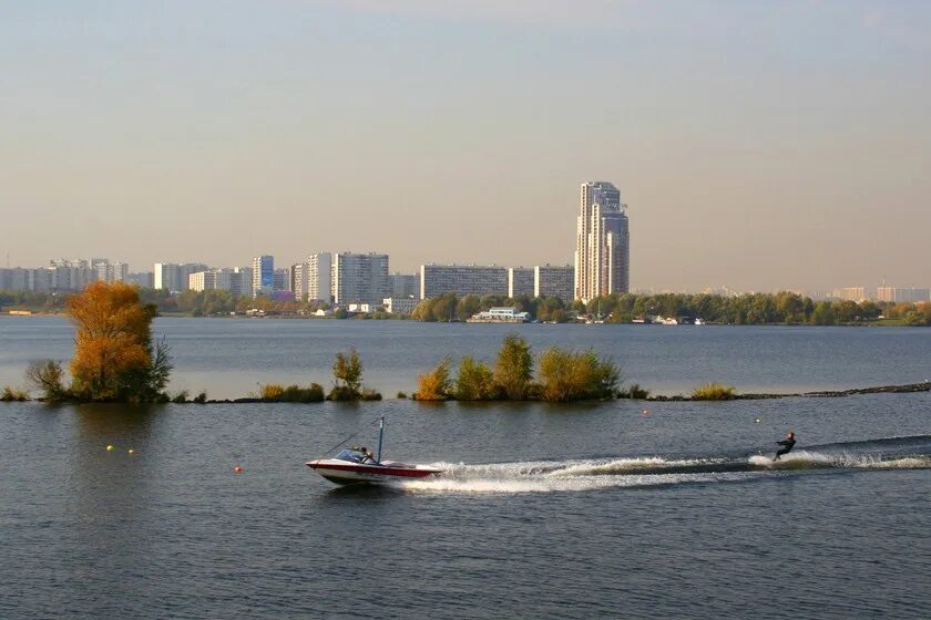 Строгино город москва. Строгинский залив парк. Строгинская Пойма парк. Строгино лесопарк. Остров Строгино.