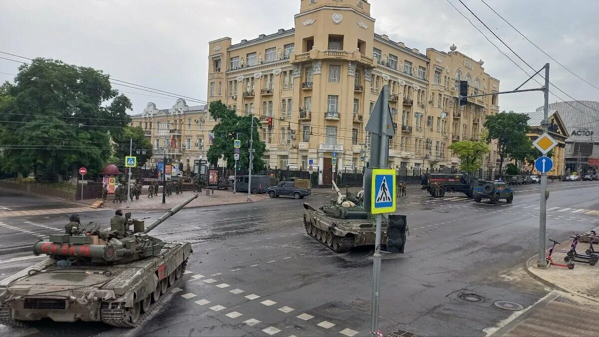 Россия сегодня в ростове на дону. ЧВК Вагнер в Ростове-на-Дону 24. Вагнер в Ростове на Дону. Т-80 В Ростове-на-Дону Вагнер. Военная техника в Ростове.