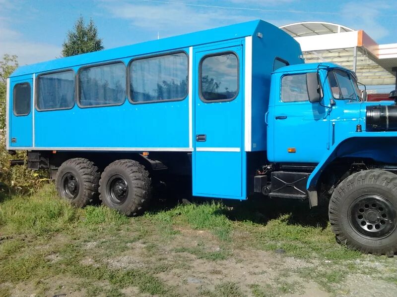 Т д урал. Урал вахта. Вахтовый автобус Урал. Вахтовый автобус Урал салон. Новый Урал вахта.