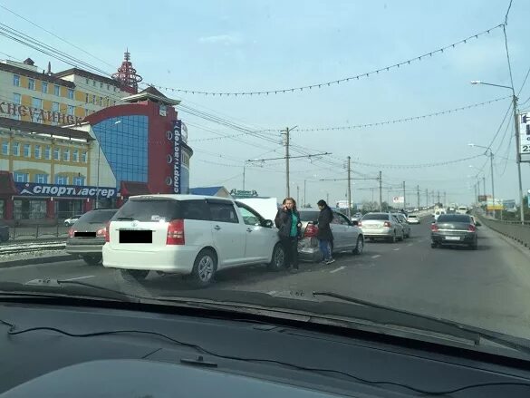 Иномарка Улан-Удэ. Показать парковку возле Хурала в Улан Удэ. Разборка в Улан-Удэ возле орла. Иномарки улан удэ