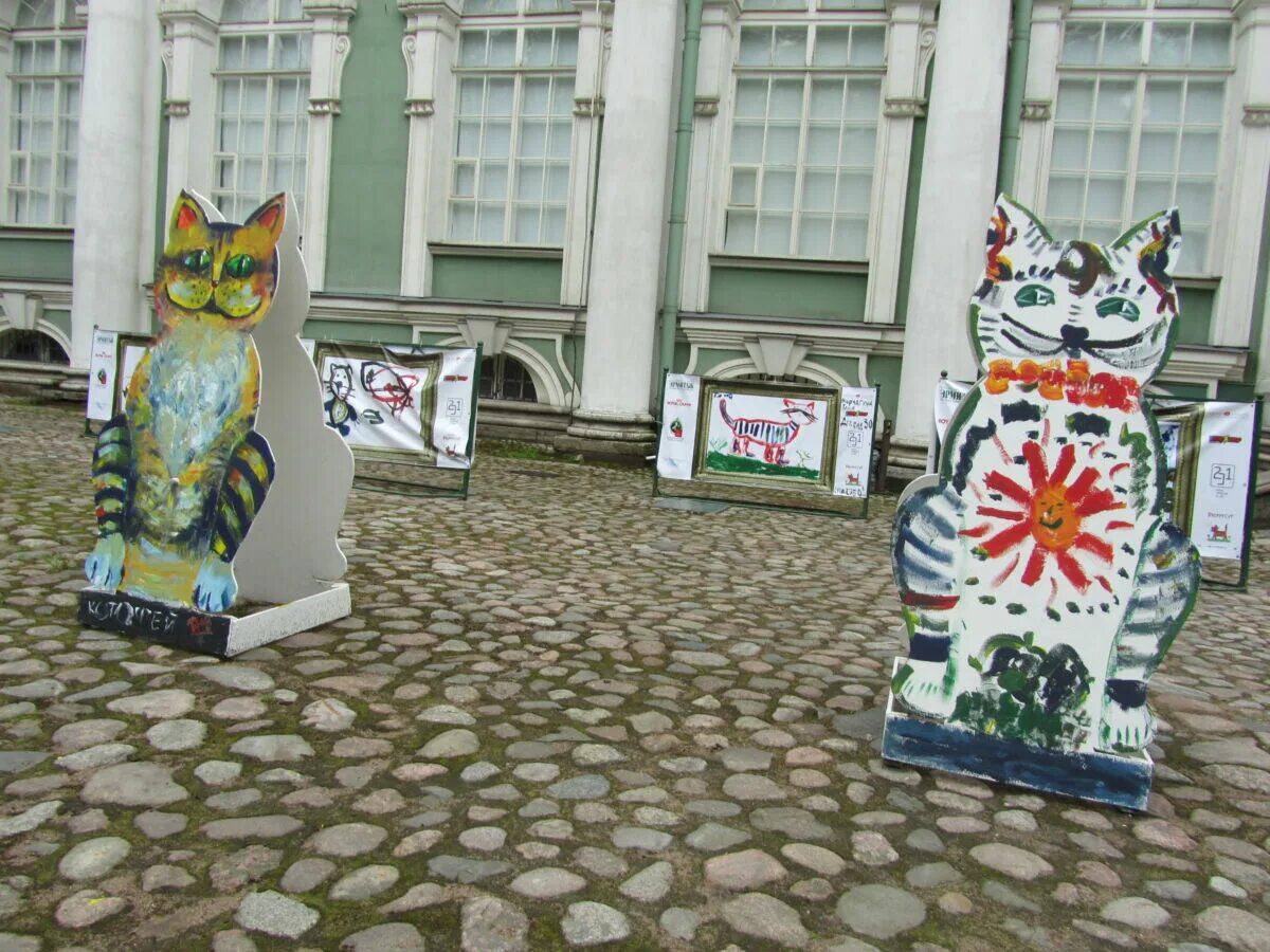 Кот в эрмитаже рисунок. Эрмитажные коты. коты в музее эрмитаж. эрмик кот эрмитаж. коты эрмитажа.