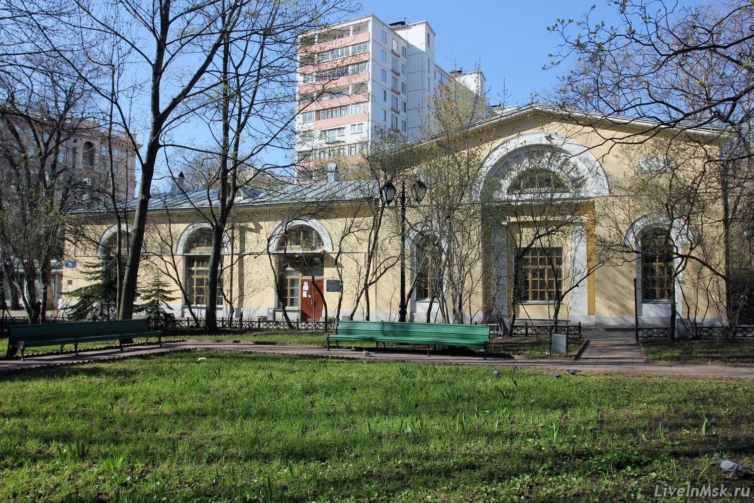 Усадьбы москвы усачев. Усадьба усачёвых - найдёновых. парк усадьбы усачевых-найденовых. усадьба усачевых-найденовых высокие горы. дом усадьба усачевых найденовых.