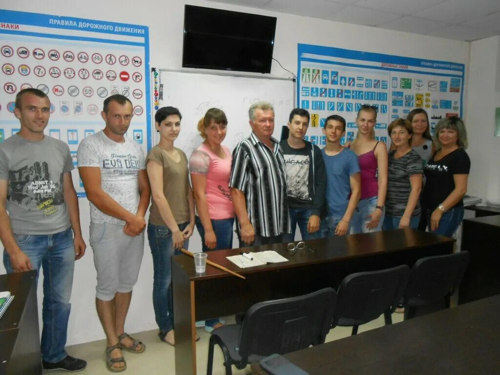Автошкола класс. Площадка престиж набережные челны экзамен. Автоучкомбинат керчь. Автошкола. Гренада автошкола находка.
