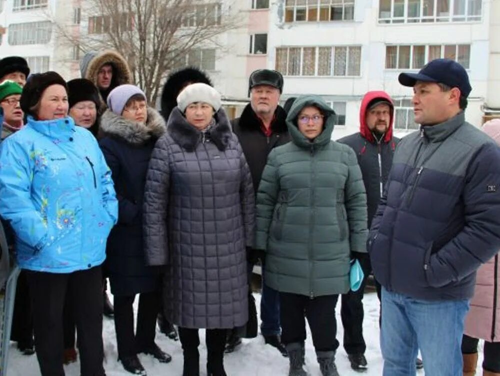 Последние новости елабуга татарстан. Елабуга наш двор Нуриев. Директор Елабужского детского дома. Типичная Елабуга. Новости Елабуги.